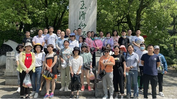 建設一個（gè）花園（yuán）式、美美的降解（jiě）塑料袋生產廠家！