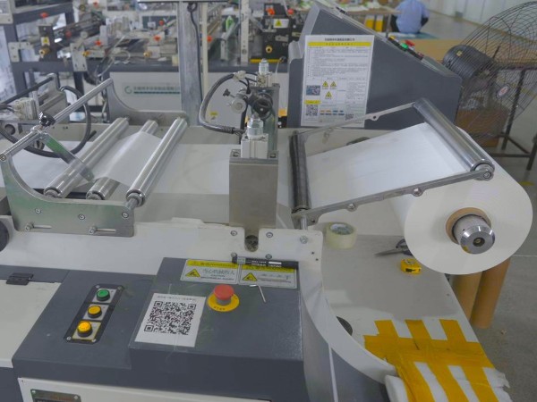 純（chún）宇環保-電（diàn）腦切紙機